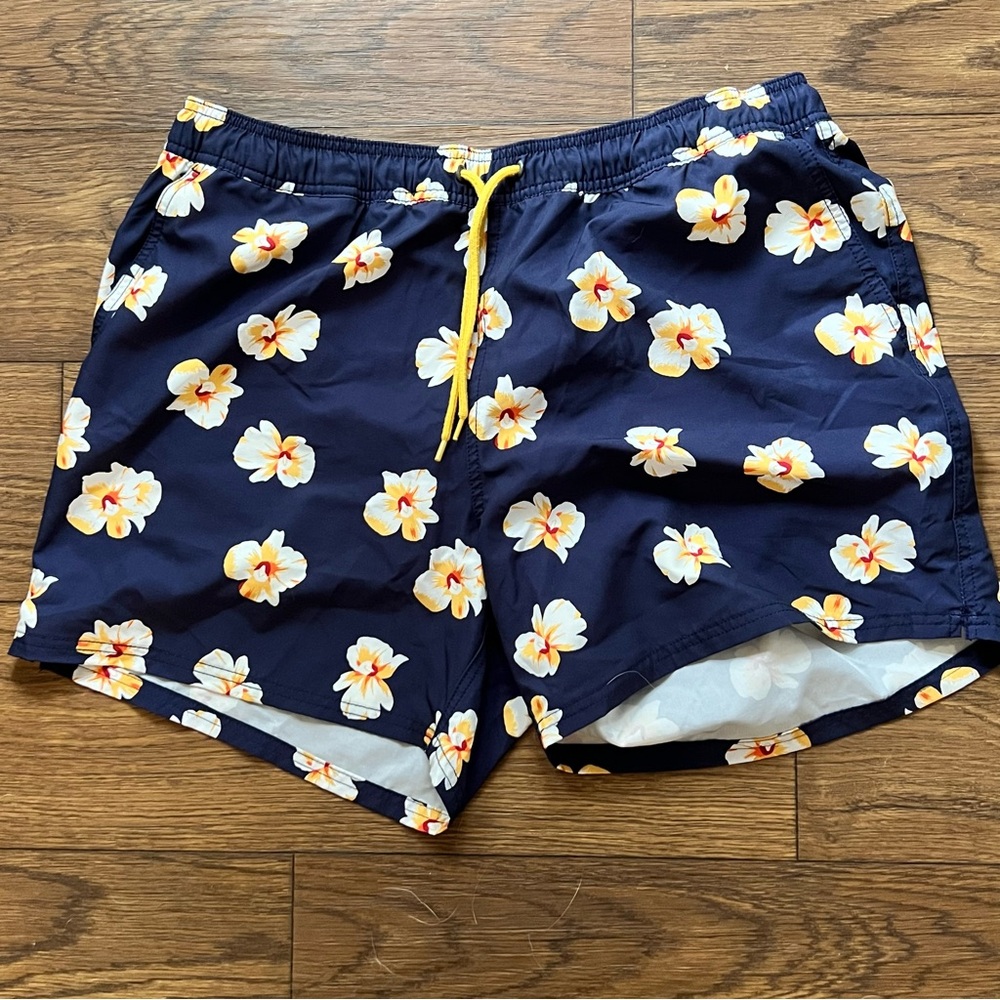 J. Crew Men’s Swim Trunks Navy and Yellow Floral Size XL